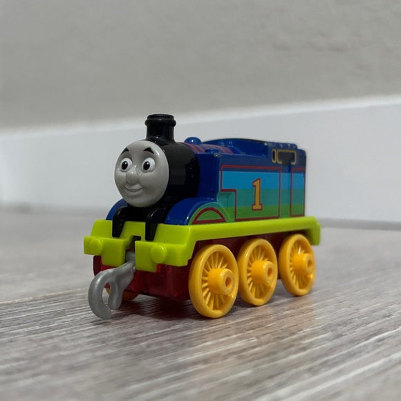 Thomas & Friends Rainbow Thomas - Picture 2 of 8